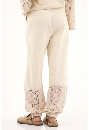 Tennis Pantalón En Burda Con Bota Enresortada Crudo Para Mujer