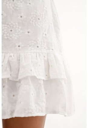 Falda Blanca En Ojalillo Para Mujer