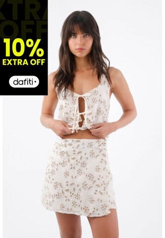 Tennis Falda Corta Para Mujer En  Marfil Fit Evasé Con Calado Floral Tennis