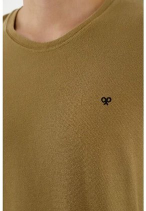 Camiseta Café Manga Corta Para Hombre