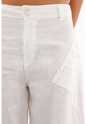 Tennis Pantalón Bota Amplia Con Detalles En Ojalillo Para Mujer