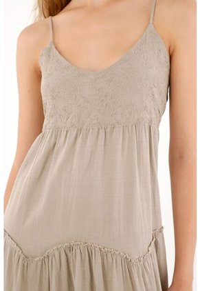 Tennis Vestido Largo Con Escote En V Café Para Mujer