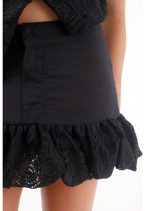 Tennis Falda Corta Con Detalle Tipo Globo Negra Para Mujer