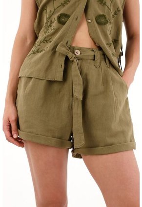 Bermuda Verde En 100% Lino Para Mujer