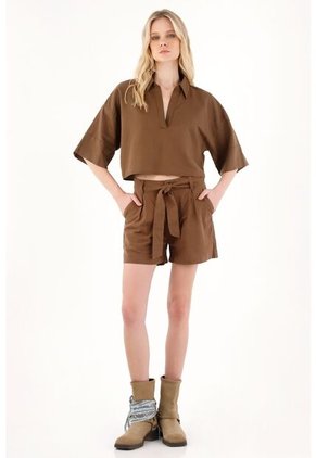 Tennis Short Con Bolsillos Y Cinturón Café Para Mujer