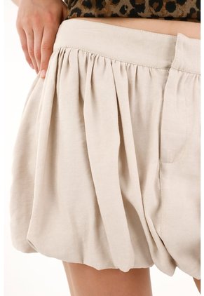 Tennis Falda Corta Abombachada Crudo Con Acabado Natural Para Mujer