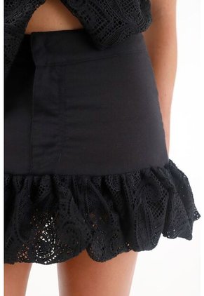 Tennis Falda Corta Con Detalle Tipo Globo Negra Para Mujer