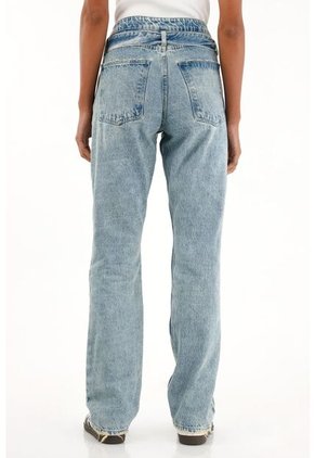 Tennis Jean Recto Tono Medio Con Cinturón Para Mujer