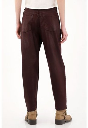 Tennis Jean Horseshoe Efecto Encerado Rojo Para Mujer