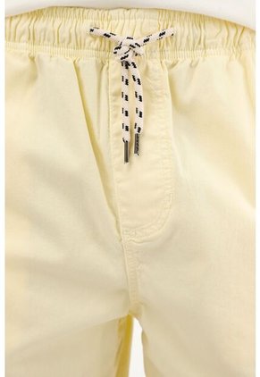 Tennis Bermuda Con Pretina Enresortada Amarillo Claro Para Hombre