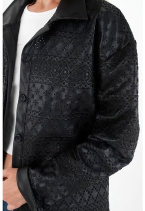 Tennis Chaqueta Negra Tipo Camisa Para Mujer