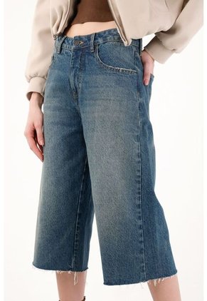 Tennis Bermuda En Denim Con Ruedo Al Corte Azul Para Mujer