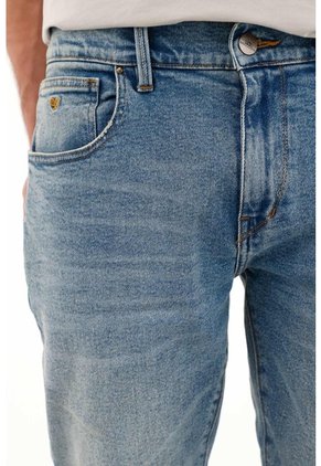 Tennis Jean Nudy Tiro Medio Azul Con Textura Suave Para Hombre