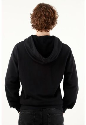 Buzo Negro Con Capucha Para Hombre