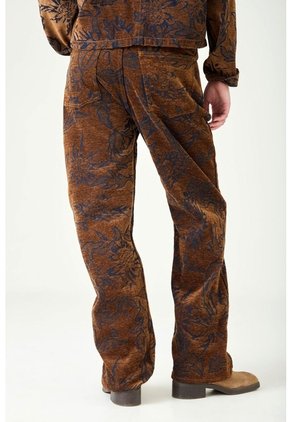 Tennis Jean Recto Con Estampado Floral En Denim Café Para Mujer