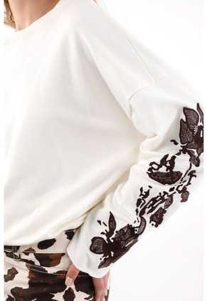 Tennis Buzo Manga Amplia Con Bordados Crudo Para Mujer