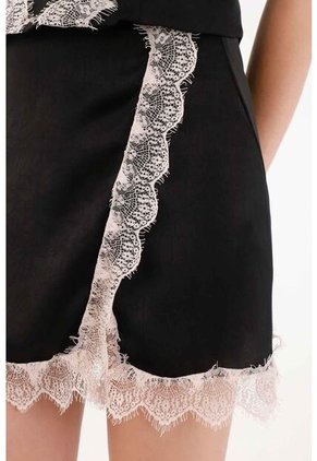 Tennis Falda Corta En Satín Negra Para Mujer