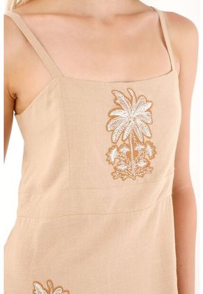 Tennis Vestido Largo Con Vuelo Y Apliques Bordados Crudo Para Mujer