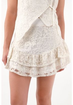 Falda Corta Con Boleros Y Encaje Crudo Para Mujer