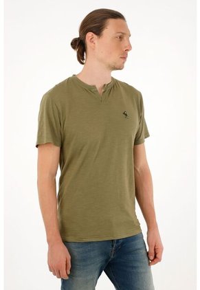 Camiseta Verde Con Abertura En V Para Hombre