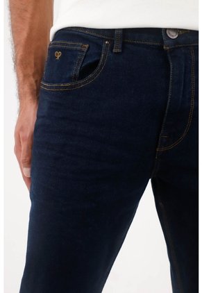 Tennis Jean Nudy Cinco Bolsillos Azul Con Diseño Versátil Para Hombre De Silueta Ajustada