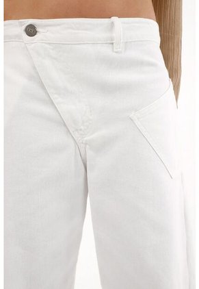 Tennis Jean Wide Leg Con Bolsillos Asimétricos Blanco Para Mujer