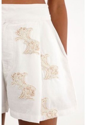 Tennis Bermuda Tiro Alto Con Bordados Para Mujer