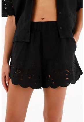 Tennis Bermuda Negra En Ojalillo Para Mujer