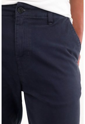 Tennis Pantalón Tipo Chino Corto Gris Para Hombre