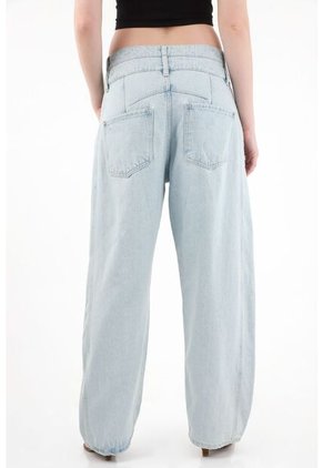 Tennis Jean Horseshoe Con Doble Pretina Y Cut Out Para Mujer