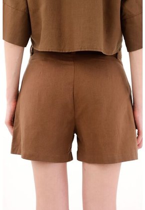 Tennis Short Con Bolsillos Y Cinturón Café Para Mujer