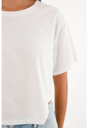 Camiseta Con Ruedo Asimétrico En 100% Algodón Para Mujer