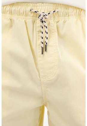 Tennis Bermuda Con Pretina Enresortada Amarillo Claro Para Hombre