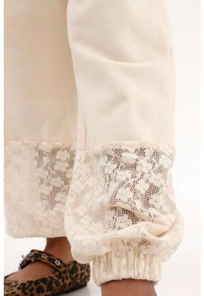 Pantalón Jogger Con Detalles De Encaje Crudo Para Niña