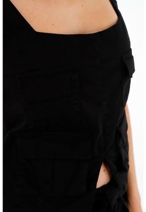 Tennis Camisa Negra Con Bolsillos Cargo Para Mujer