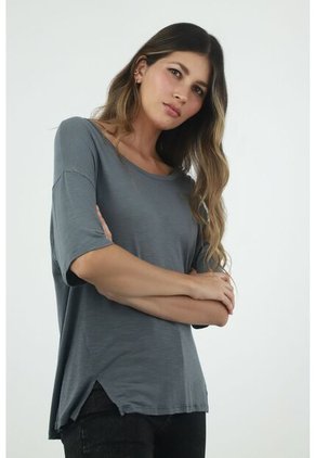 Camiseta Gris Con Aberturas
