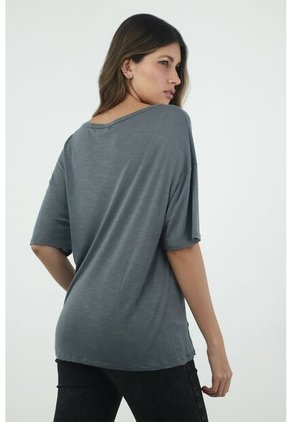 Camiseta Gris Con Aberturas
