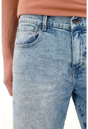 Tennis Bermuda Nudy En Denim Tono Medio Para Hombre