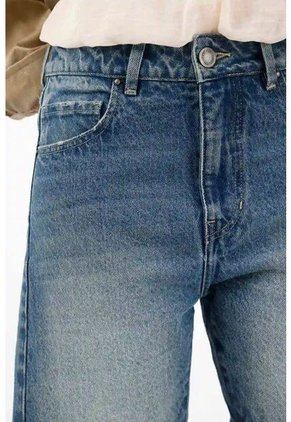 Tennis Bermuda En Denim Tono Medio Para Mujer