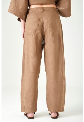 Tennis Pantalón Wide Leg Con Doble Botonadura De Lino Color Tierra Para Mujer
