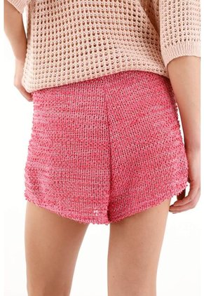 Bermuda Corta Rosada En Tweed Para Mujer