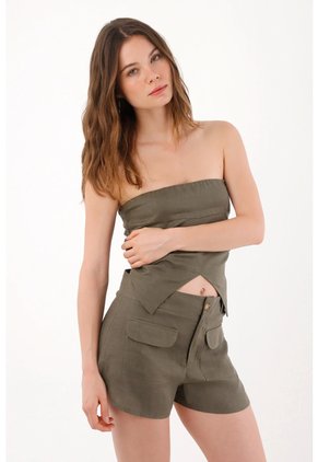 Tennis Bermuda Fit Recto Con Bolsillos Frontales Con Tapa En Lino Verde Oliva Para Mujer