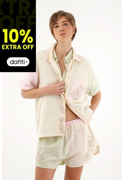 Tennis Camisa Multicolor Con Detalles Bordados Para Mujer