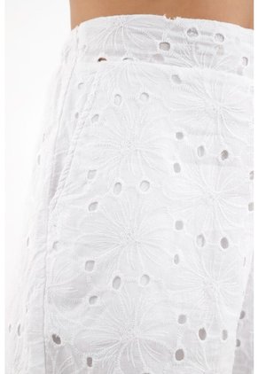 Tennis Bermuda En Ojalillo Blanca Para Mujer