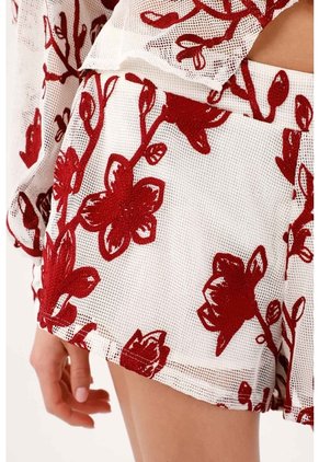 Tennis Bermuda Fit Relajado Con Estampado Floral Rojo En Poliéster Blanco Para Mujer