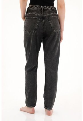 Tennis Jean Mom Tiro Alto En Black Denim Para Mujer