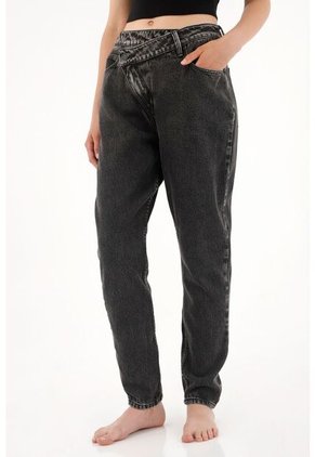 Tennis Jean Mom Tiro Alto En Black Denim Para Mujer