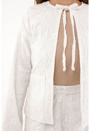 Abrigo En Tela De Ojalillo Para Niña