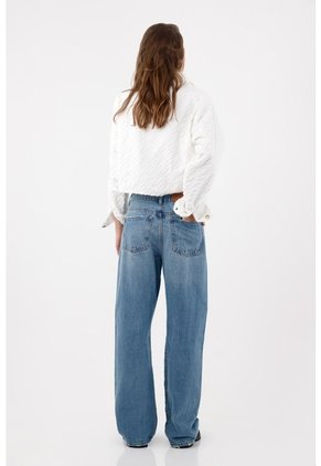 Tennis Jean Recto Con Botonadura Visible En Denim Para Mujer