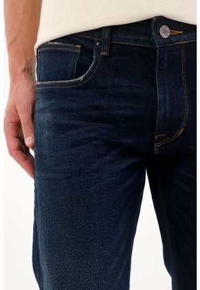 Tennis Jean Recto Con Detalles Selvedge Azul Oscuro Para Hombre